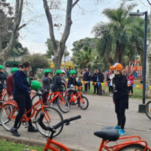 Actividad en Ciudad de Bs As donde los grandes pueden volver a subirse a una bicicleta, aprender a pedalear y perderle el miedo.